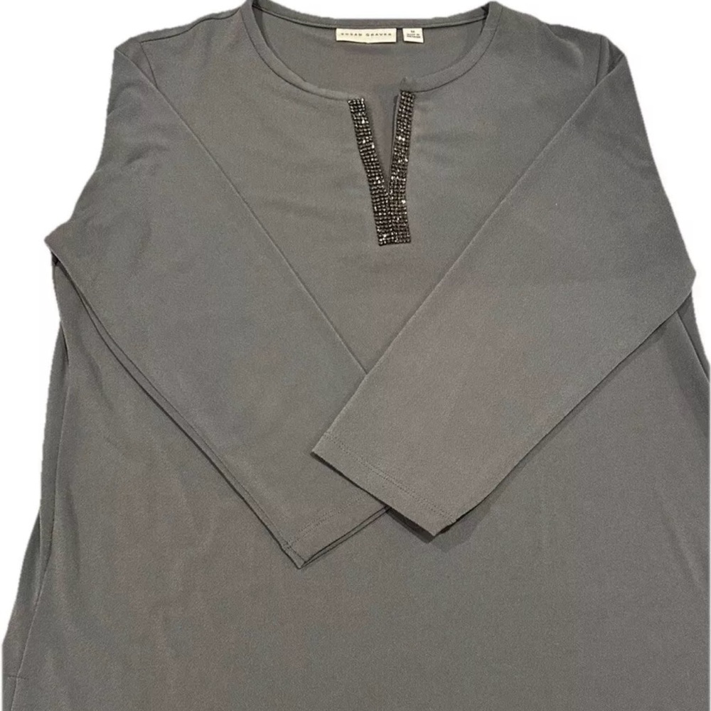 Susan Graver Gray Tunic with Bead detail
Size Medium